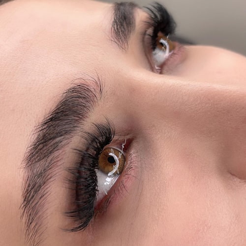 نمونه کار کاشت مژه سالن موژان