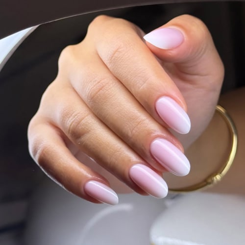 نمونه کار ترمیم ناخن سالن دینا تدین